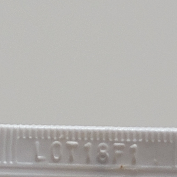 Gentle Rose Petal Scrub by Lise Watier - Picture 5 of 5